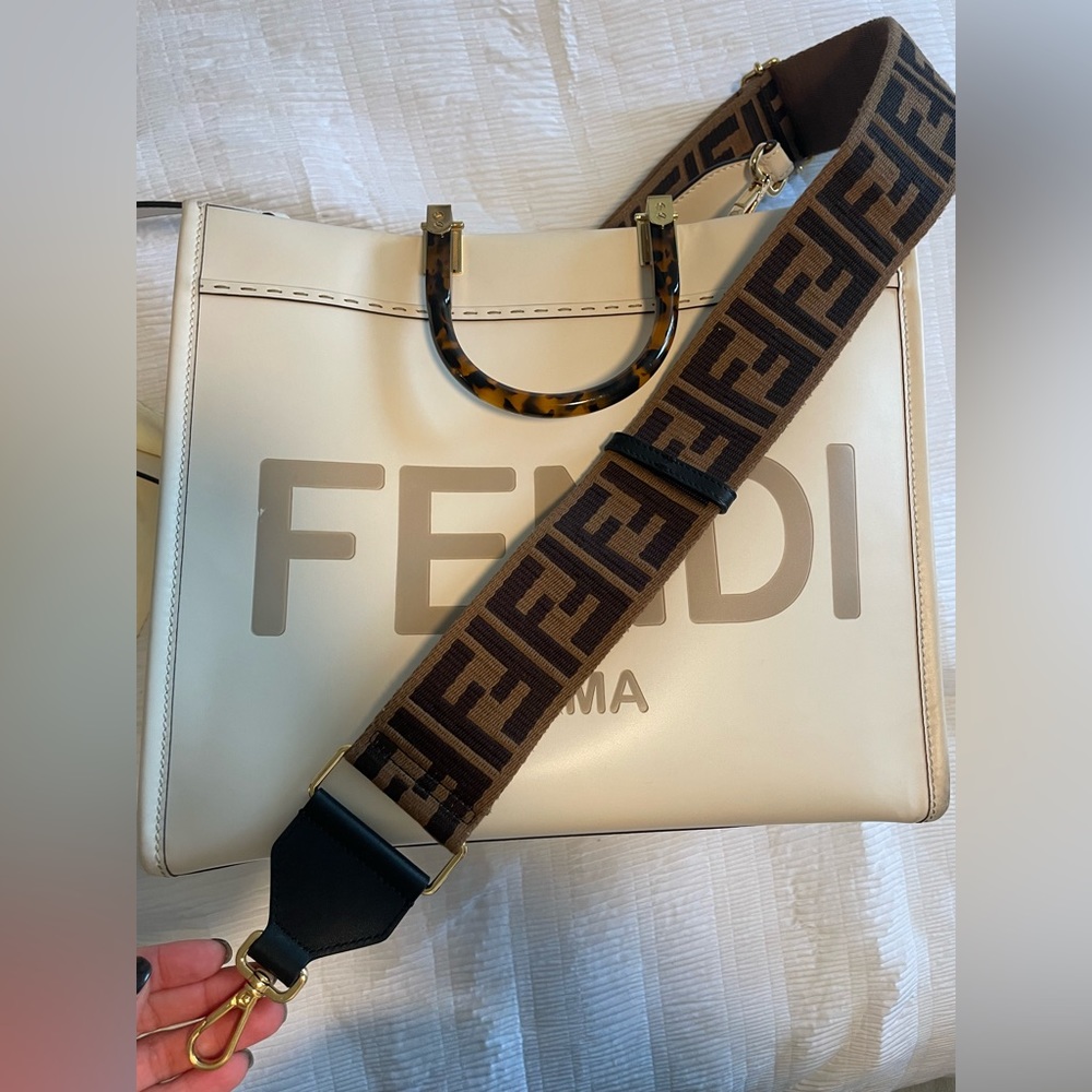 Fendi Sunshine Tote Medium